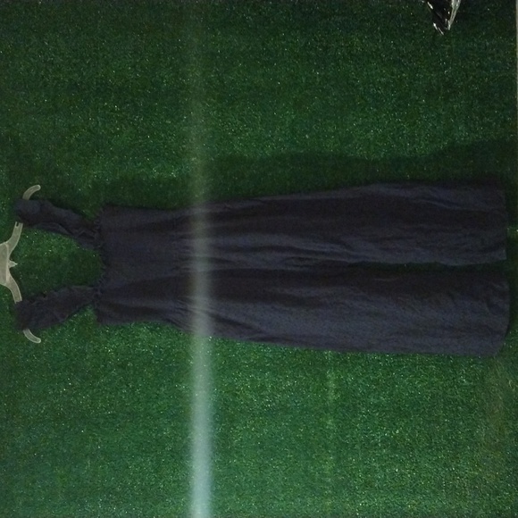 Lulu's eyelet jumpsuit with a ruffle sleeves - Picture 4 of 5